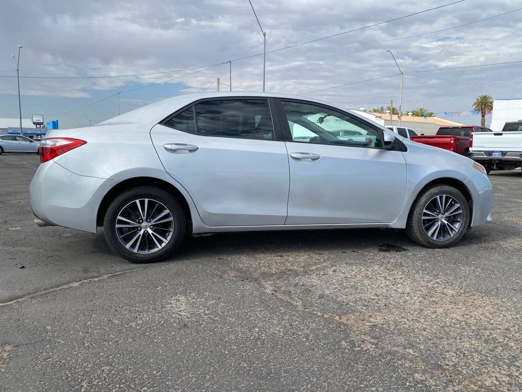 2016 Toyota Corolla — detail view